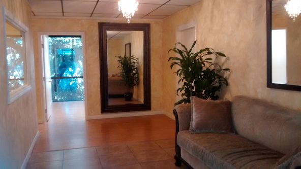 STYLISH, PRIVATE OFFICES. FLEXIBLE LEASE TERMS. PROFESSIONAL ATMOSPHERE.